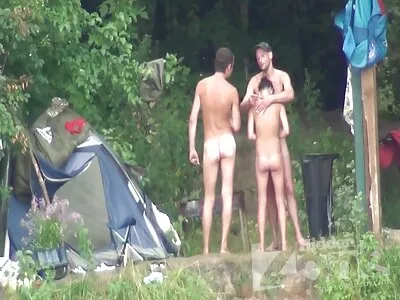 Schmutzige kostenlose sexvideos reife frauen junge Cowgirls organisieren Sex-Rodeo in einem Hotelzimmer
