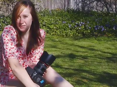Dunkelhaariges Mädchen legt einen Vibrator free porn reif beiseite, um den massiven Penis zu genießen