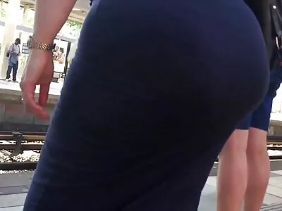 Sexy Babes reife weiber kostenlos zeigen Körper, bevor sie einen Vierer mit einem gut bestückten Typen haben