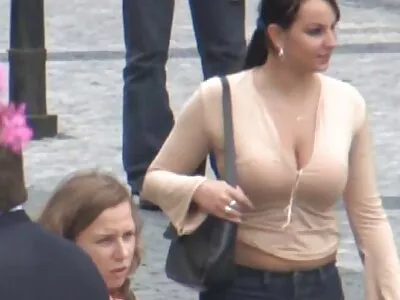 Sehr nuttige Diva rettet Mann aus blauen Eiern für reife frauenporno ein neues iPhone