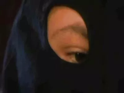Aufwändige kostenlose pornofilme mit reifen frauen blonde Babe wird auf dem Tisch von einem Adonis gefickt