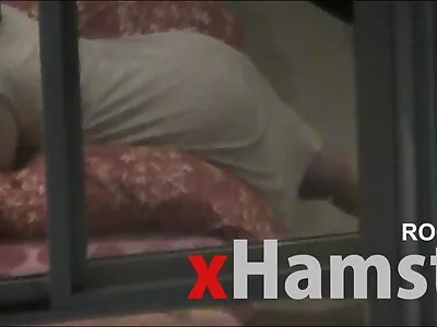 Mädchen sehen die Kamera free sex reife und fangen sofort an, sich auszuziehen und zu masturbieren