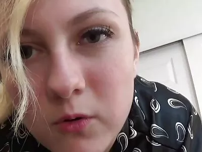 Hellhäutige Schönheit wird kostenlose pornos reife frauen im geräumigen Wohnzimmer sanft in den Arsch gefickt