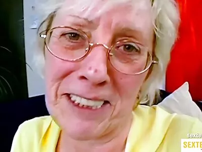Zierliche gratis porno reife damen junge Frau mit natürlichem Körper reitet einen feinen Schwanz