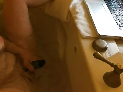 Perfekt geformte Süße hält ihren Körper mit harten reife geile frauen gratis Schlägen fit