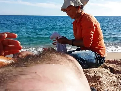 Junges Luder mit frechen Brüsten wird auf dem Bett reife hausfrauen gratis gebumst